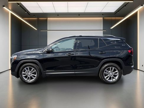 Used 2024 GMC Terrain SLT w/ Infotainment Package II FWD image 2