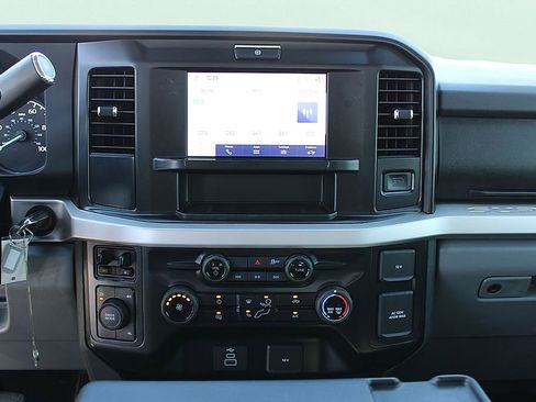 Used 2025 Ford F250 XLT image 17