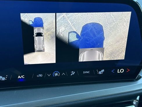 Used 2024 Chevrolet Traverse LS image 32