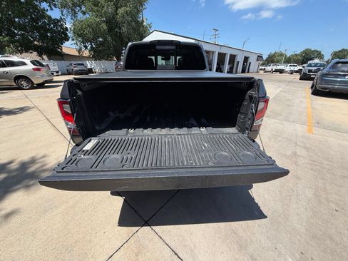 Used 2021 Nissan Titan SL w/ Moonroof Package AWD/4WD image 8