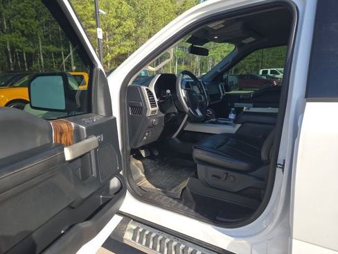 Used 2019 Ford F150 Lariat image 11