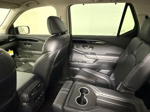 Used 2025 Honda Pilot EX-L image 35