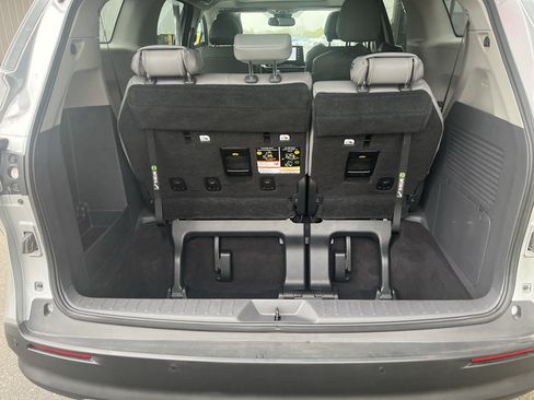 Used 2022 Toyota Sienna XLE AWD/4WD image 19