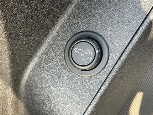 Used 2019 Chevrolet Equinox LT FWD image 19