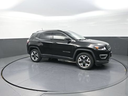 Used 2018 Jeep Compass Limited w/ Navigation Group AWD/4WD image 21