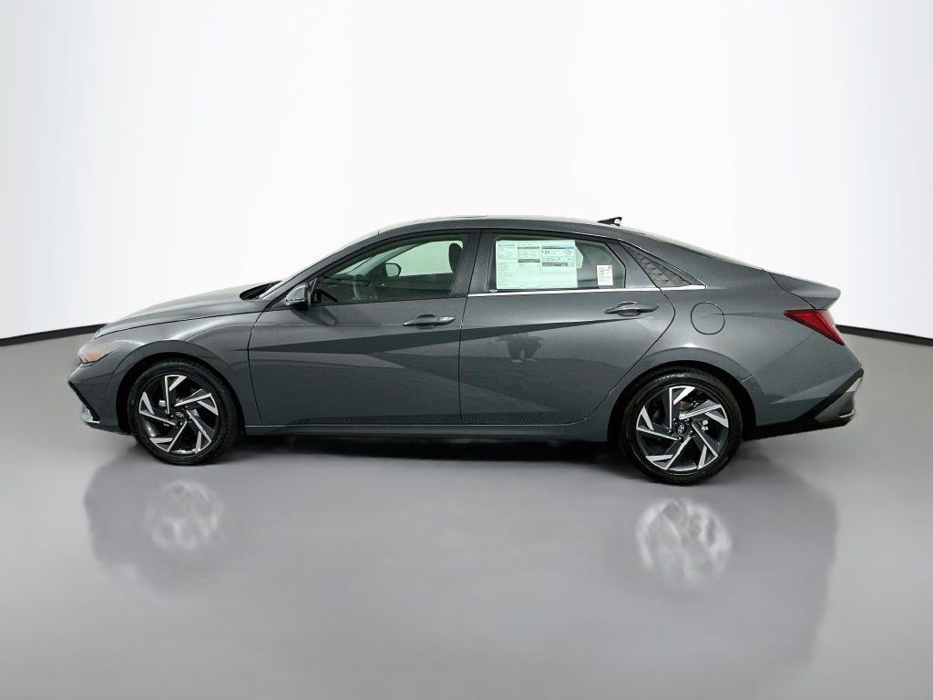 New 2026 Hyundai Elantra Limited FWD image 8