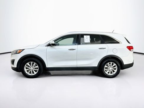 Used 2018 Kia Sorento FWD V6 image 4