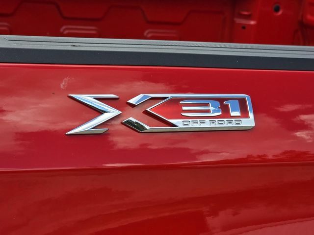 Used 2024 GMC Sierra 1500 Elevation w/ LPO, Elevation Black Package AWD/4WD image 8