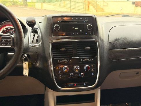Used 2014 Dodge Grand Caravan SXT FWD image 15