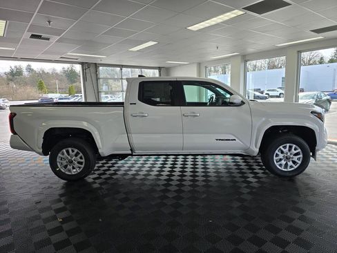 New 2026 Toyota Tacoma SR5 AWD/4WD image 2