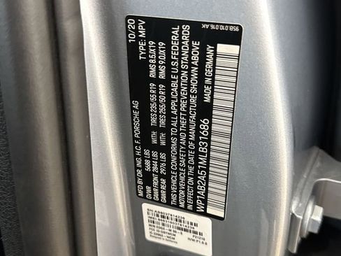 Used 2021 Porsche Macan S image 30