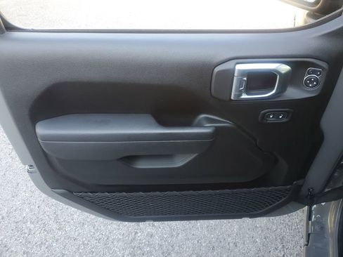 Used 2022 Jeep Wrangler Unlimited Sport AWD/4WD image 12