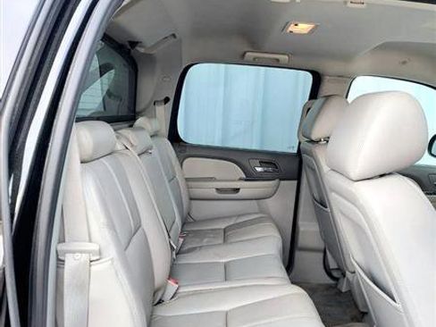 Used 2011 Chevrolet Avalanche LT w/ Suspension Package, Off-Road RWD image 9