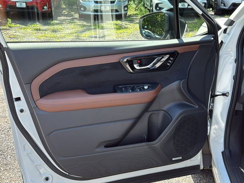 Certified 2025 Subaru Forester Touring AWD/4WD image 11