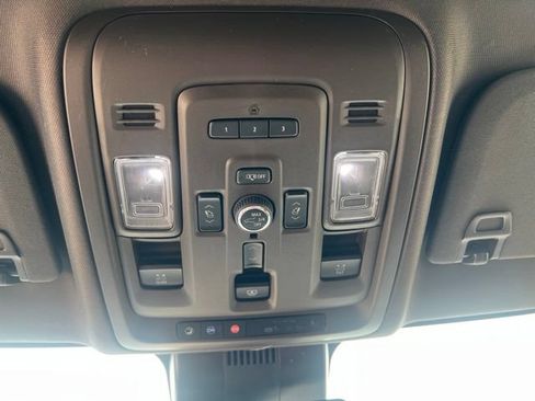 Used 2024 GMC Yukon Denali AWD/4WD image 18