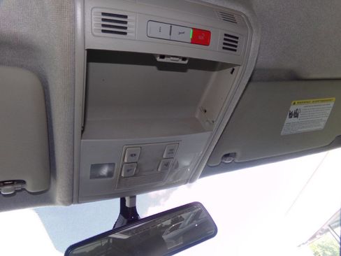 Used 2021 Volkswagen Tiguan SE image 62