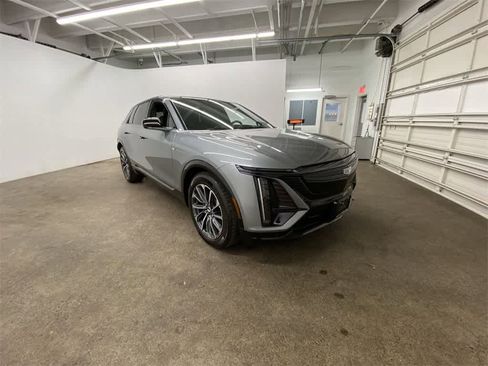 Used 2026 Cadillac Lyriq Sport image 8
