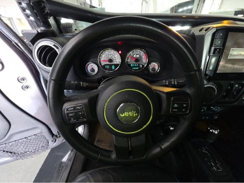 Used 2016 Jeep Wrangler Unlimited Rubicon w/ Connectivity Group AWD/4WD image 2