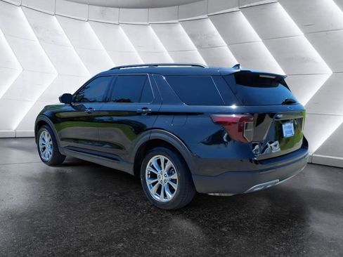 Used 2020 Ford Explorer XLT w/ Equipment Group 202A RWD image 3