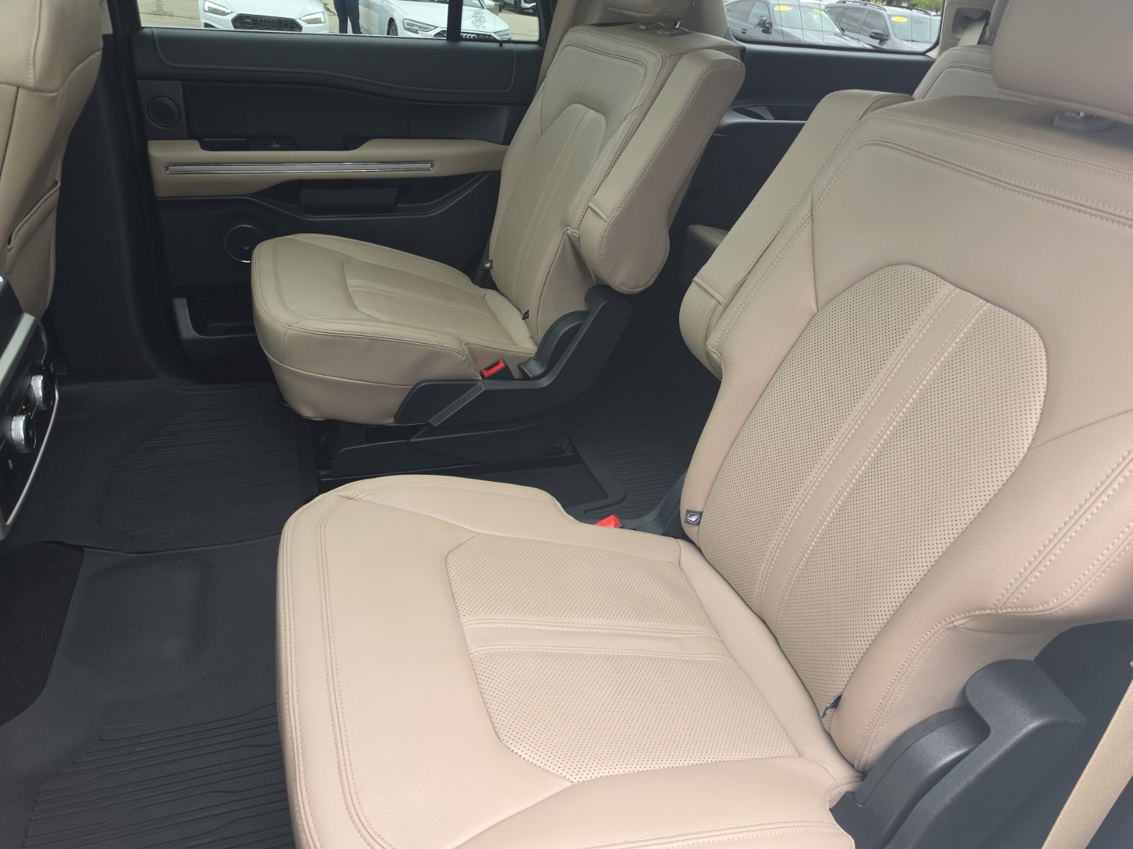 Used 2023 Ford Expedition Limited AWD/4WD image 18