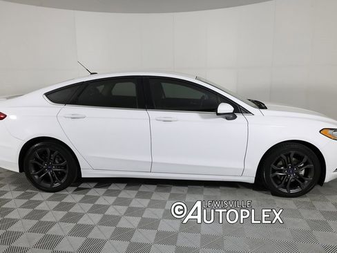 Used 2018 Ford Fusion SE w/ Equipment Group 201A image 4