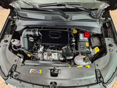 Used 2025 Jeep Compass Latitude image 21