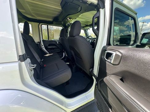 Used 2023 Jeep Wrangler Unlimited Sahara w/ Cold Weather Group AWD/4WD image 13
