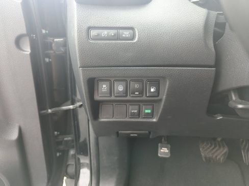 Used 2019 Nissan Rogue S FWD image 19