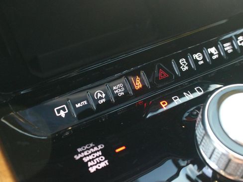 Used 2024 Jeep Grand Wagoneer L Series III image 25