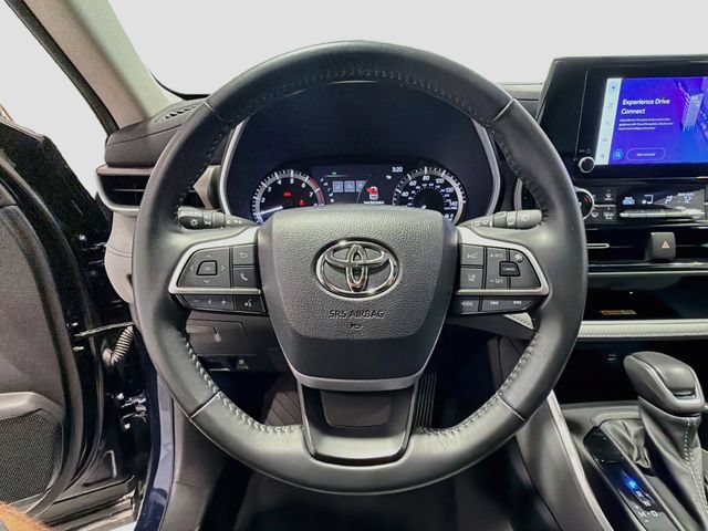 Used 2023 Toyota Highlander XLE AWD/4WD image 9