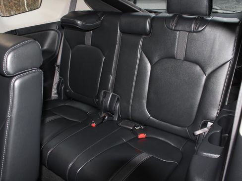 Used 2025 Honda Pilot EX-L image 18