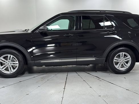 Used 2023 Ford Explorer XLT image 8