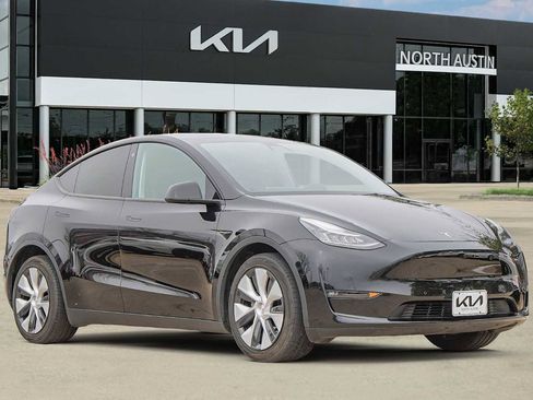 Used 2021 Tesla Model Y Long Range image 8