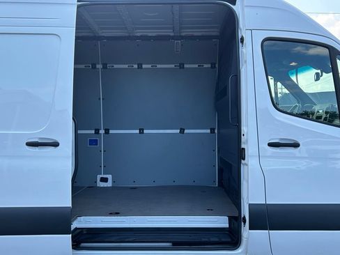 Used 2025 Mercedes-Benz Sprinter 2500 image 11