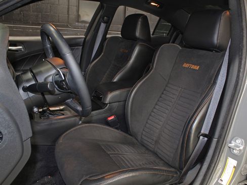 Used 2018 Dodge Charger R/T RWD image 40