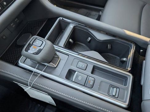 New 2026 Nissan Pathfinder SL w/ SL Premium Package image 12