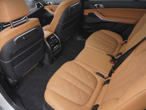 Used 2024 BMW X7 xDrive40i w/ M Sport Package image 29