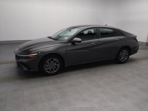 Used 2024 Hyundai Elantra SEL FWD image 2