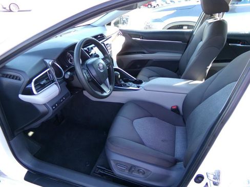 Used 2018 Toyota Camry LE image 10