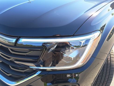 New 2026 Volkswagen Atlas Cross Sport SE FWD image 29