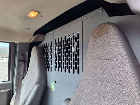 Used 2017 Chevrolet Express 3500 Extended RWD image 11