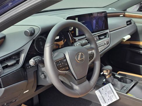 New 2025 Lexus ES 350 w/ Premium Package image 10
