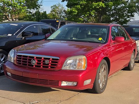 Used 2001 Cadillac De Ville DTS w/ Comfort/Convenience Pkg FWD image 2