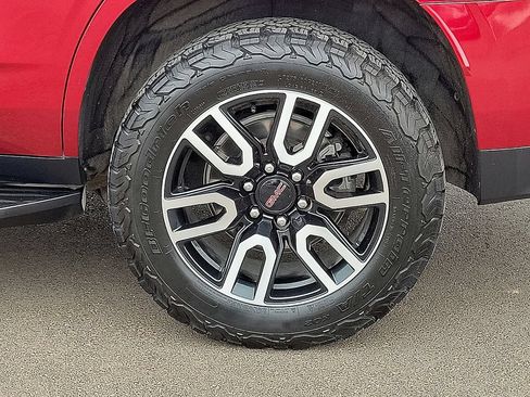 Used 2023 GMC Yukon AT4 AWD/4WD image 10