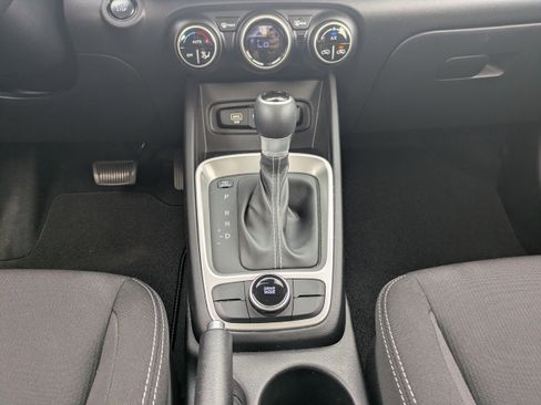 Used 2024 Hyundai Venue SEL FWD image 19