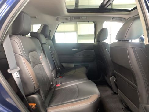 Used 2024 Nissan Pathfinder Platinum w/ Cargo Package image 26