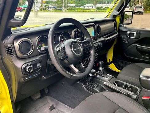 Used 2023 Jeep Wrangler Unlimited w/ Sun & Screen Package AWD/4WD image 8