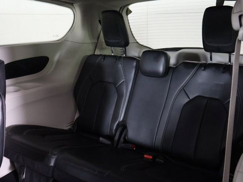 Used 2024 Chrysler Pacifica Touring-L FWD image 35