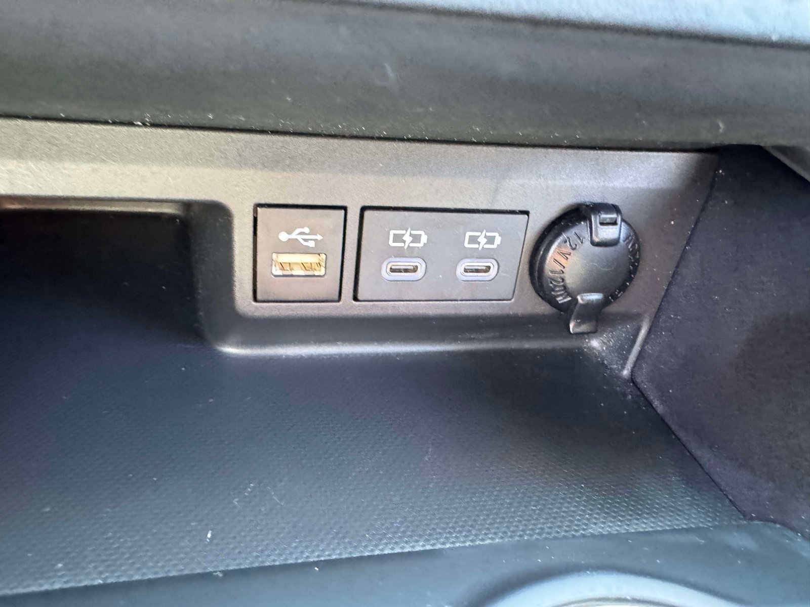 Used 2024 Toyota Highlander XLE AWD/4WD image 31
