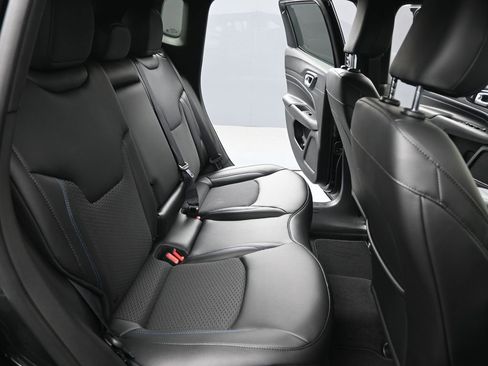 New 2026 Jeep Compass Latitude AWD/4WD image 16